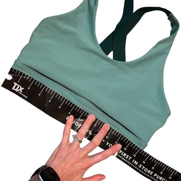 Old Navy Active strappy sports bra "English Ivy" light green medium support sz M - Picture 3 of 5